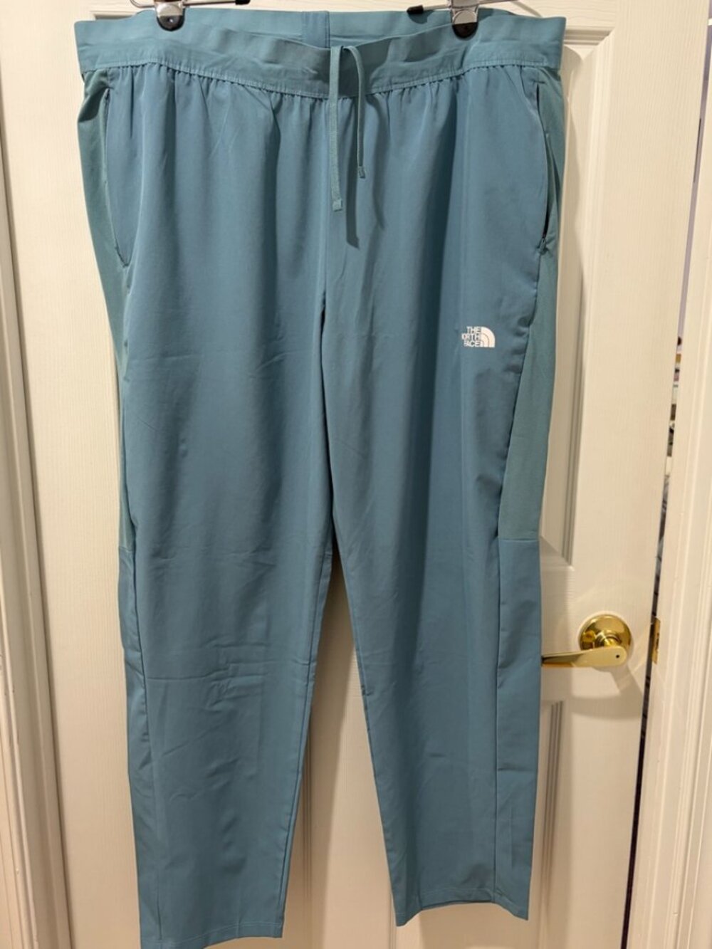 ***MENS THE NORTH FACE LIGHT WEIGHT RUNNING PANTS***